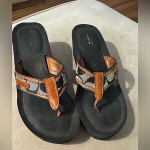 Coach womens 6 1/2 Black and Tan Flip-Flops